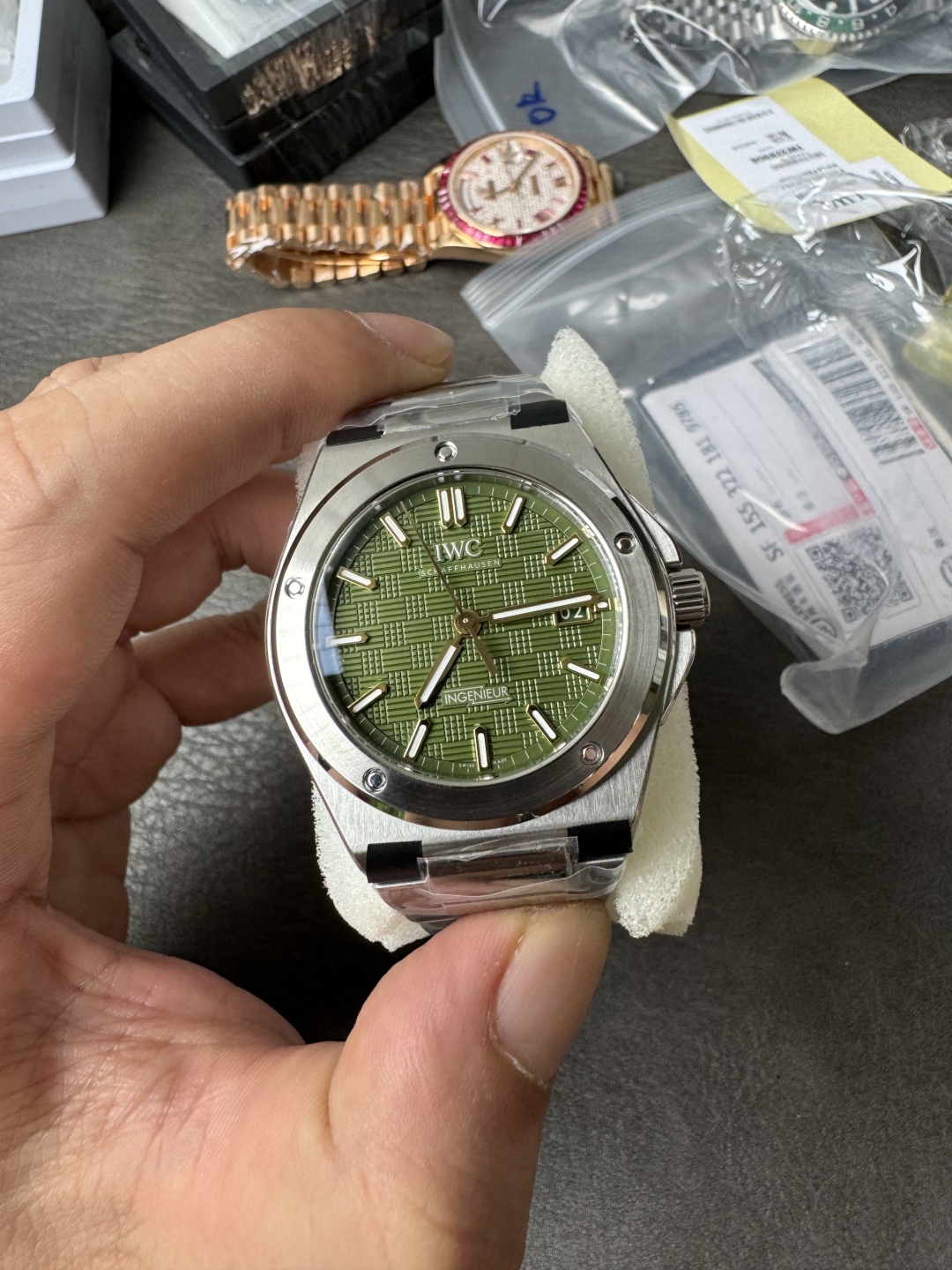 Iwc V7 Ingenieur 2023 Watches Wonders Geneva Gérald Genta 1970 Ref. 40 mm Watch Case .thickness 7 5 H Dial Sl Markers Luminous 70 ,3 ,6 Originalsteel Strapmold Opening, Original, 100 V7 Sw300 movement, V7 2892 V7