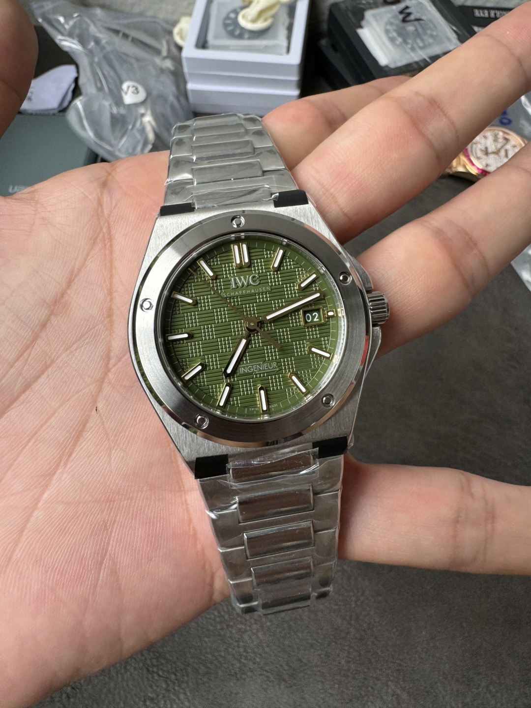 Iwc V7 Ingenieur 2023 Watches Wonders Geneva Gérald Genta 1970 Ref. 40 mm Watch Case .thickness 7 5 H Dial Sl Markers Luminous 70 ,3 ,6 Originalsteel Strapmold Opening, Original, 100 V7 Sw300 movement, V7 2892 V7