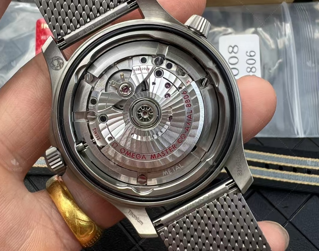Omega Vs 007--v4 8800 Movementvs movement ①vs ②vs 52 2824 movement41 11 55 ③ ①vs 8800diameter 5 mm ,thickness4.65 0 Mmthickness5.6 ②movement