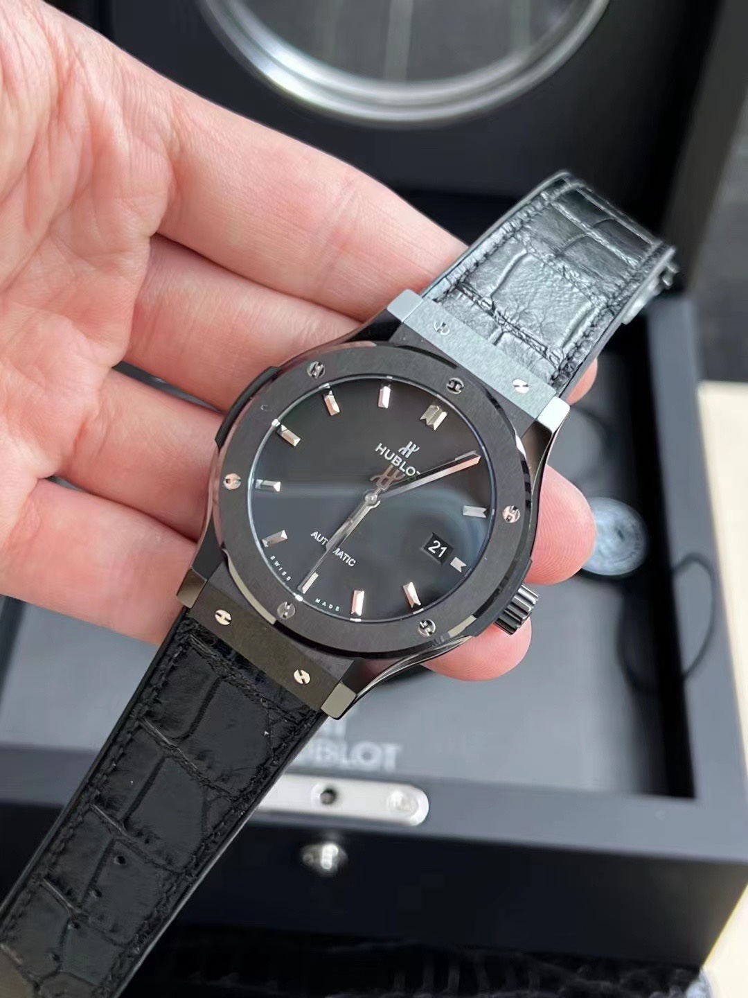 Jjz Hublothublot Classic Fusion cm.jjz Ceramic 3 Original 100 Mechanical 42 ,sizediameter42 mm 6 H Titanium Watch Strap Originalmold Opening Logo Originalseiko Iptitanium Dial 4 Movementhub1110 Movement Sw300-1, 2892 Hublot Attar United Limited Edition