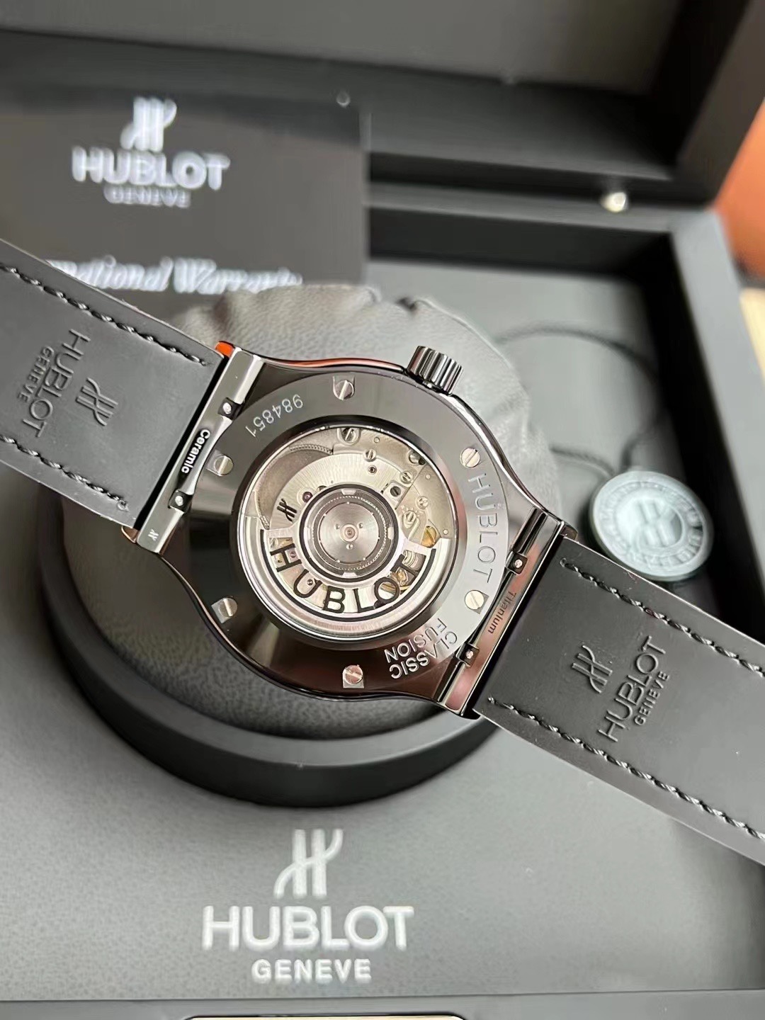 Jjz Hublothublot Classic Fusion cm.jjz Ceramic 3 Original 100 Mechanical 42 ,sizediameter42 mm 6 H Titanium Watch Strap Originalmold Opening Logo Originalseiko Iptitanium Dial 4 Movementhub1110 Movement Sw300-1, 2892 Hublot Attar United Limited Edition