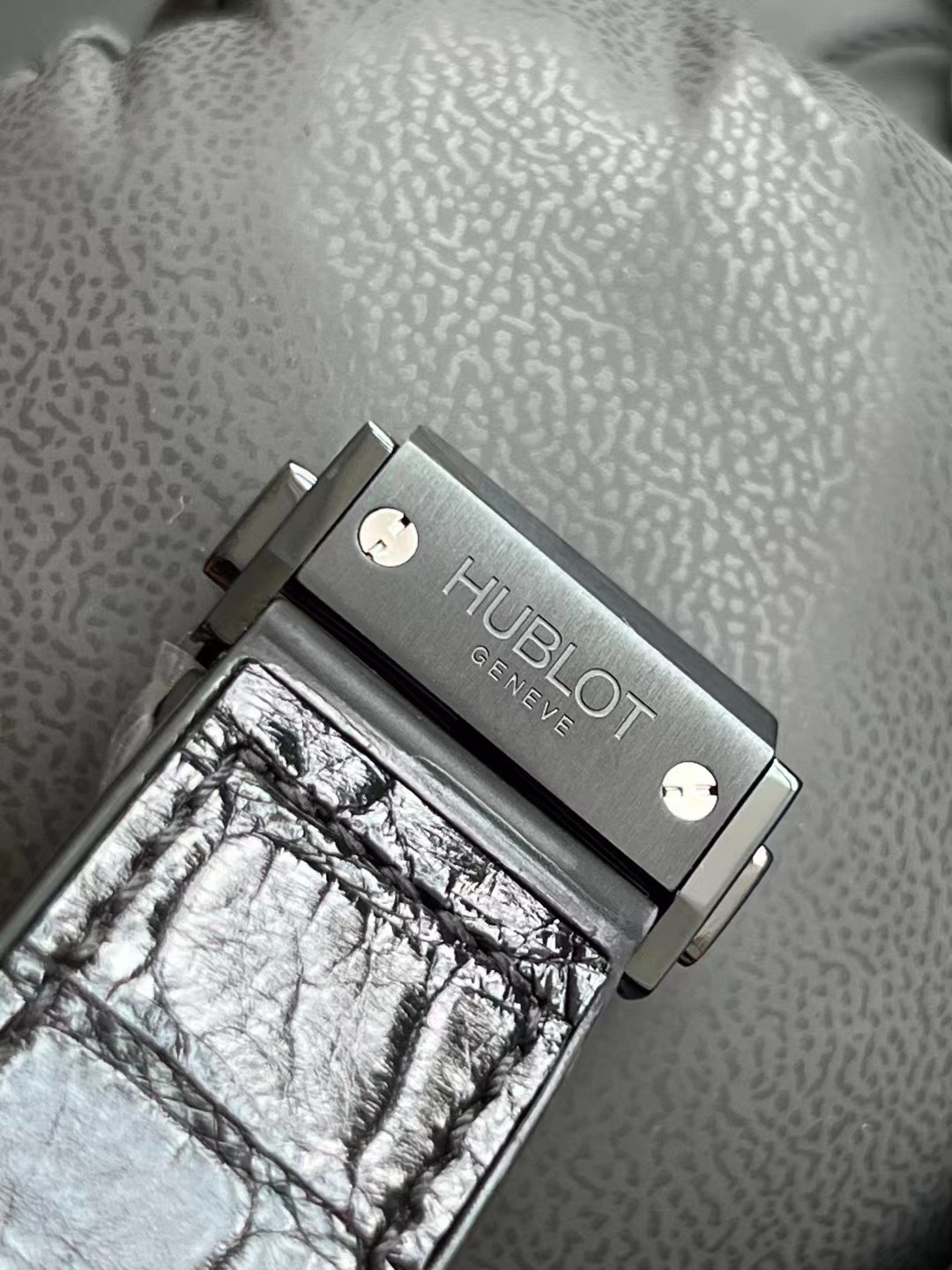 Jjz Hublothublot Classic Fusion cm.jjz Ceramic 3 Original 100 Mechanical 42 ,sizediameter42 mm 6 H Titanium Watch Strap Originalmold Opening Logo Originalseiko Iptitanium Dial 4 Movementhub1110 Movement Sw300-1, 2892 Hublot Attar United Limited Edition