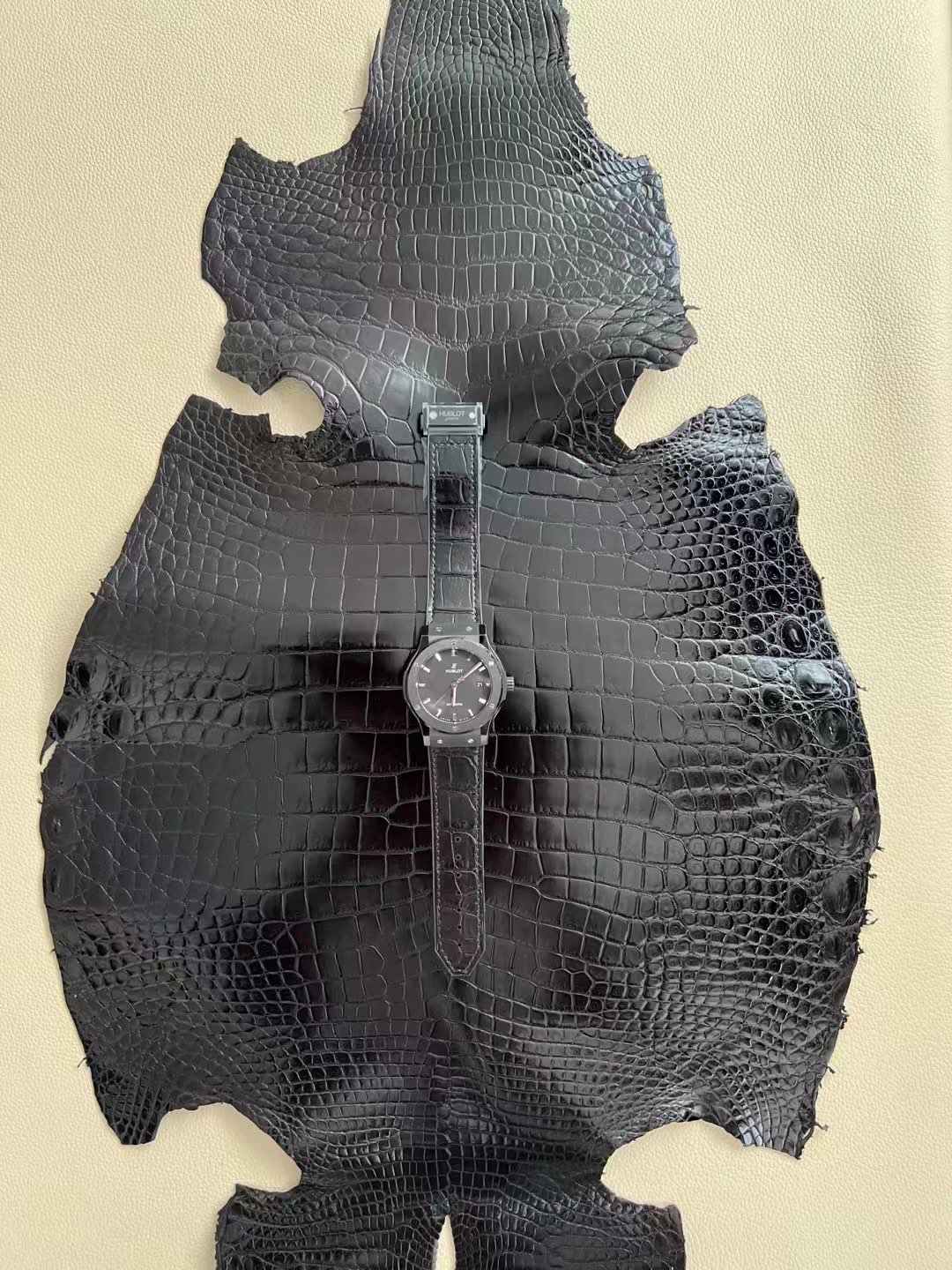 Jjz Hublothublot Classic Fusion cm.jjz Ceramic 3 Original 100 Mechanical 42 ,sizediameter42 mm 6 H Titanium Watch Strap Originalmold Opening Logo Originalseiko Iptitanium Dial 4 Movementhub1110 Movement Sw300-1, 2892 Hublot Attar United Limited Edition