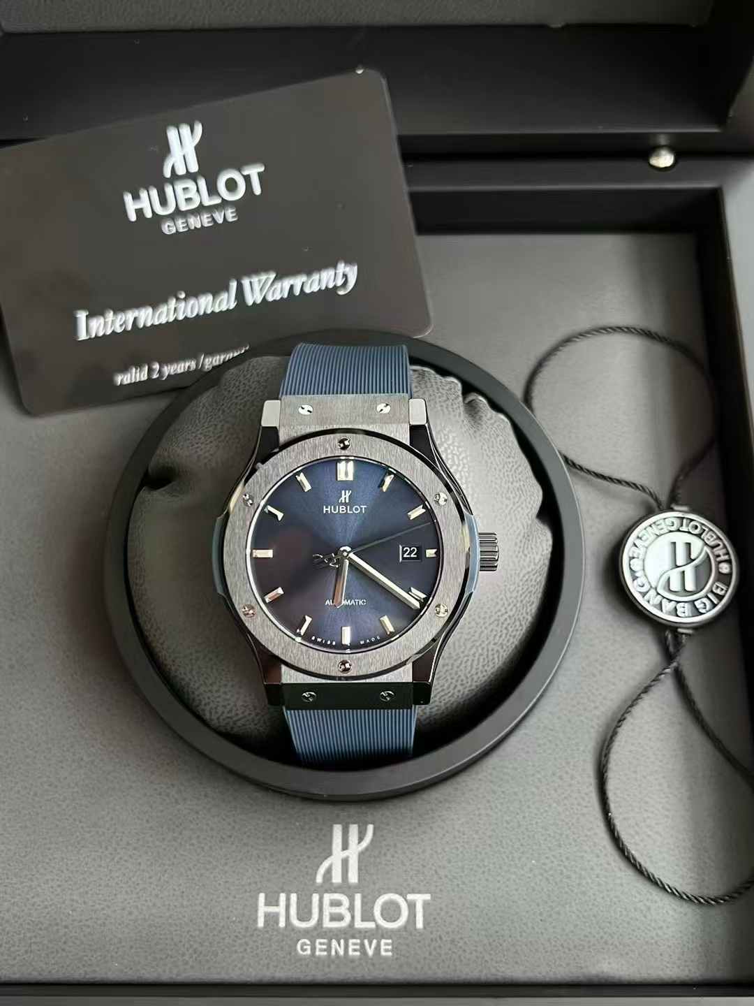 Jjz Hublothublot Classic Fusion cm.jjz Ceramic 3 Original 100 Mechanical 42 ,sizediameter42 mm 6 H Titanium Watch Strap Originalmold Opening Logo Originalseiko Iptitanium Dial 4 Movementhub1110 Movement Sw300-1, 2892 Hublot Attar United Limited Edition