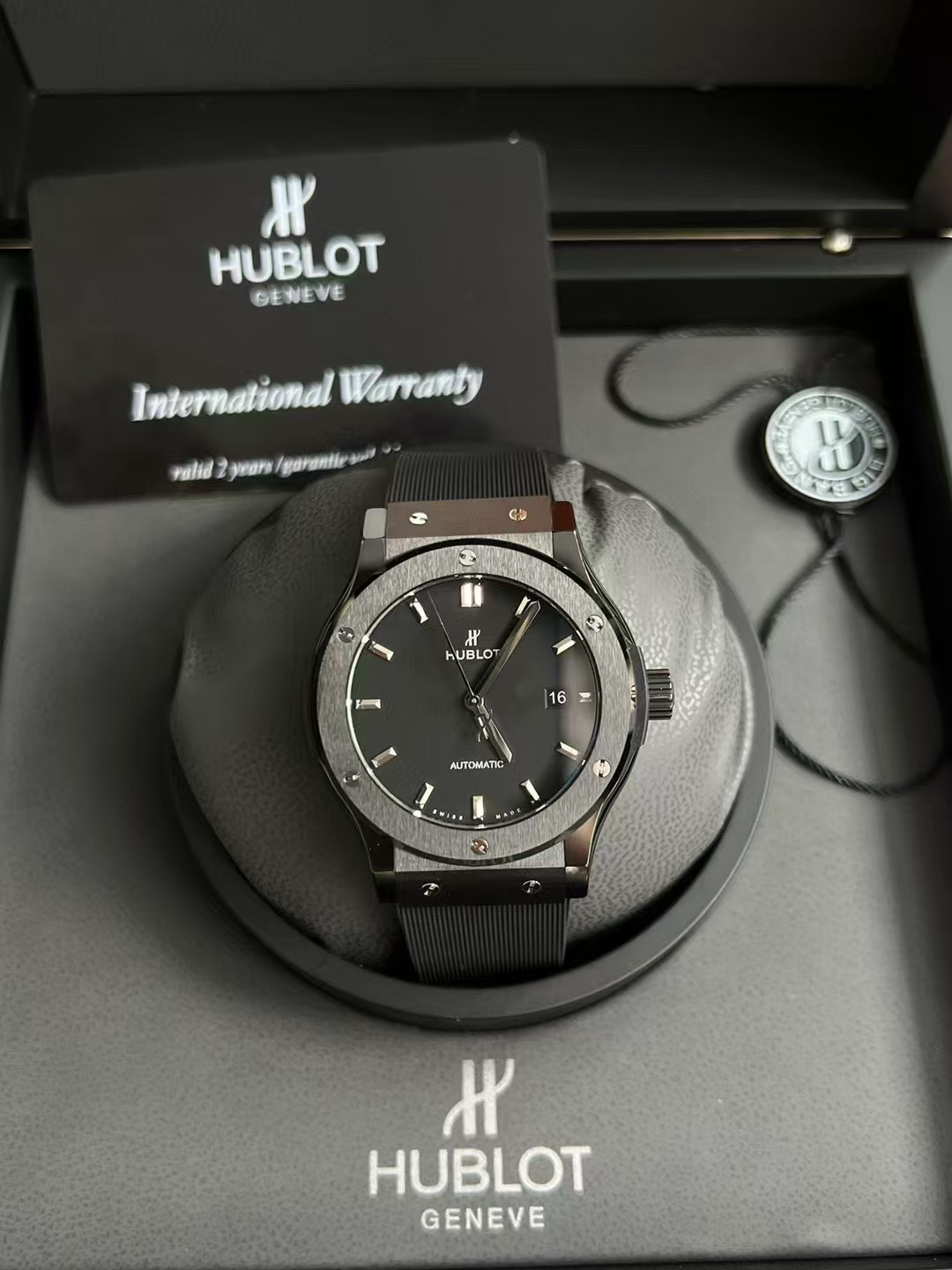 Jjz Hublothublot Classic Fusion cm.jjz Ceramic 3 Original 100 Mechanical 42 ,sizediameter42 mm 6 H Titanium Watch Strap Originalmold Opening Logo Originalseiko Iptitanium Dial 4 Movementhub1110 Movement Sw300-1, 2892 Hublot Attar United Limited Edition