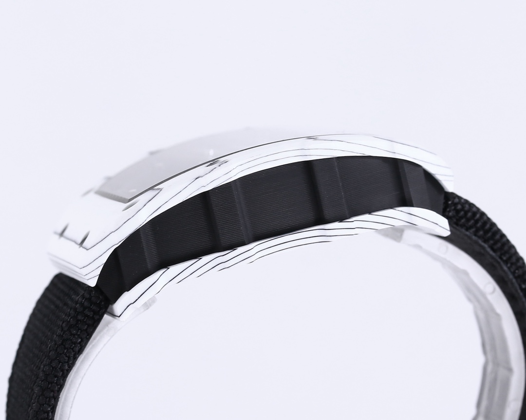 Richard Mille Bbr Millerm 35-01 Rafael Nadal 1 movement: Originalrmul3 2watch Case: Ntptoriginal ,gram 50g, ,cnc Watch Original 3watch Dial: Crystal: Strap: Clasp