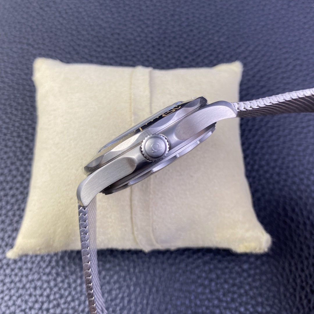 Omega Vs Omegaomega 007- Watch Case Steel Strap. 8806 movement, Dial Luminous Canvaswatch 007