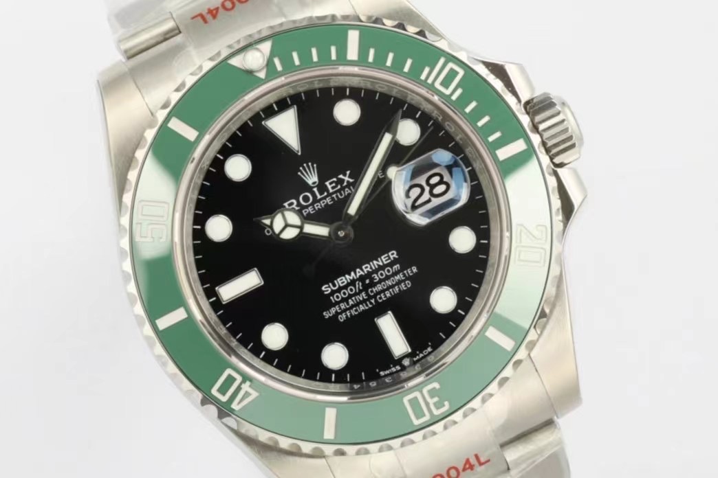 Rolex Ewrolex 41 Mold Opening,sizethickness Original 1 3235 movement 2 Thickness12.5 mm :case Diameter41 ceramic Watch Crystal 3 Luminous, 4 Sapphire 5 Strap 6 18k Ew