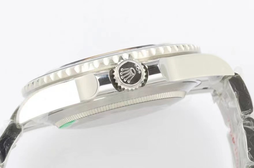 Rolex Ewrolex 41 Mold Opening,sizethickness Original 1 3235 movement 2 Thickness12.5 mm :case Diameter41 ceramic Watch Crystal 3 Luminous, 4 Sapphire 5 Strap 6 18k Ew