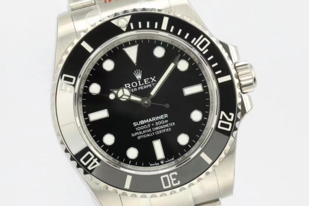 Rolex Ewrolex 41 Mold Opening,sizethickness Original 1 3230 movement 2 Thickness12.5 mm :case Diameter41 ceramic Watch Crystal 3 Luminous, 4 Sapphire 5 Strap 6 18k Ew