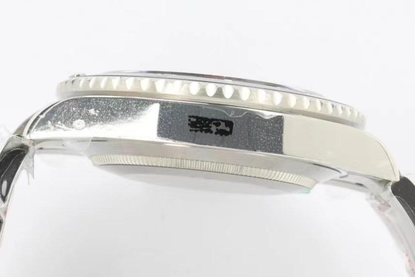 Rolex Ewrolex 41 Mold Opening,sizethickness Original 1 3230 movement 2 Thickness12.5 mm :case Diameter41 ceramic Watch Crystal 3 Luminous, 4 Sapphire 5 Strap 6 18k Ew