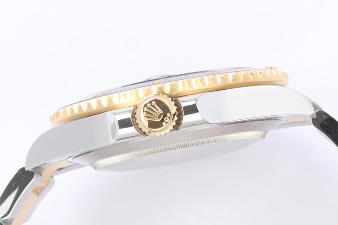 Rolex Ewrolex 41 Mold Opening,sizethickness Original 1 3235 movement 2 Thickness12.5 mm :case Diameter41 ceramic Watch Crystal 3 Luminous, 4 Sapphire 5 Strap 6 18k Ew