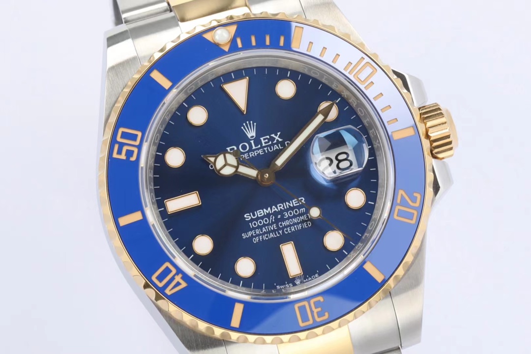 Rolex Ewrolex 41 Mold Opening,sizethickness Original 1 3235 movement 2 Thickness12.5 mm :case Diameter41 ceramic Watch Crystal 3 Luminous, 4 Sapphire 5 Strap 6 18k Ew