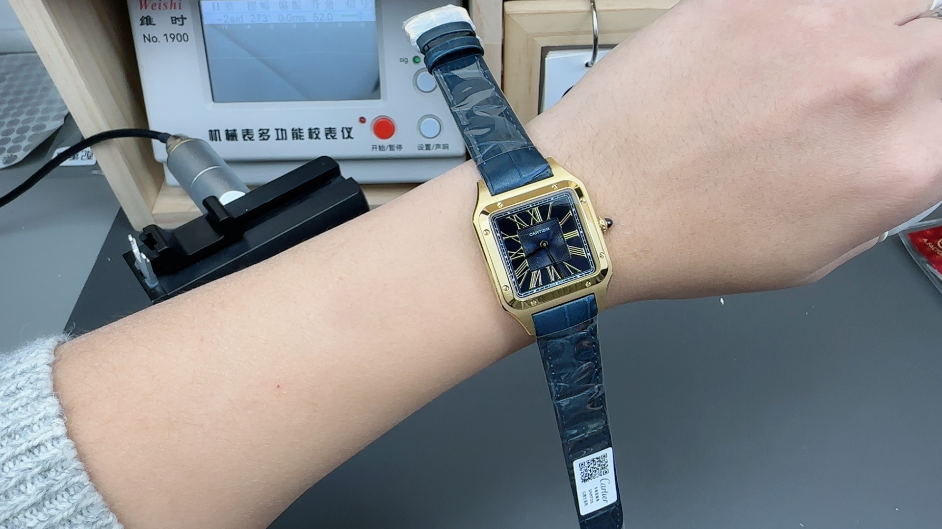 Cartier Afcartiercartier Quartz Movement: Case Diameter:small Size27.538 5 Watch Dial: Dial,gold Plated Hands,gold Crystal: Case,18k ,18krose Gold 1 Strap Waterproof :30