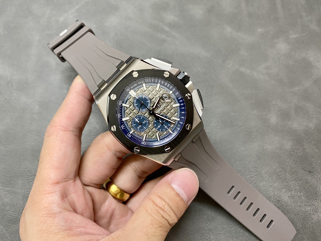 Audemars Piguet Apf Piguetap26400 44 mm diameter ,chronograph Cal.3126 movement