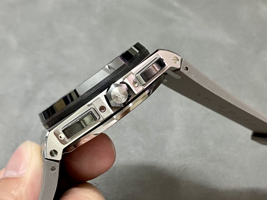 Audemars Piguet Apf Piguetap26400 44 mm diameter ,chronograph Cal.3126 movement