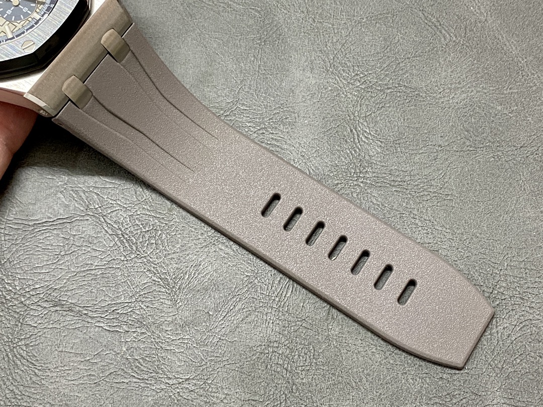 Audemars Piguet Apf Piguetap26400 44 mm diameter ,chronograph Cal.3126 movement