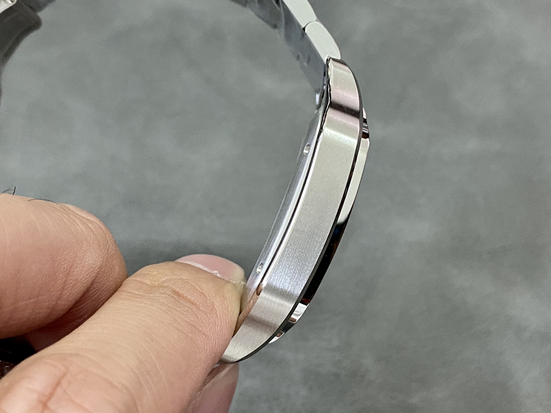 Cartier Bv -cartiersantos 1 :sapphire Crystalwatch Crystal 2 Watch Strap: 3 Case: ,adlc 4 5 Dial: 6 Size:5x39.8x9.38 mm 7 Movement: 9019