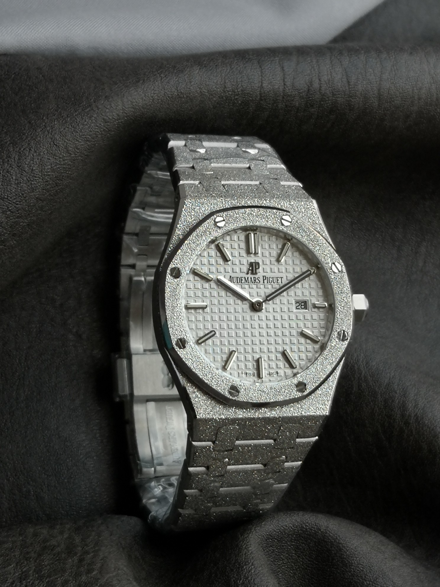 Audemars Piguet Omf Piguetap :67653or.gg.1263or.01 Cal Quartzmovementsize:337