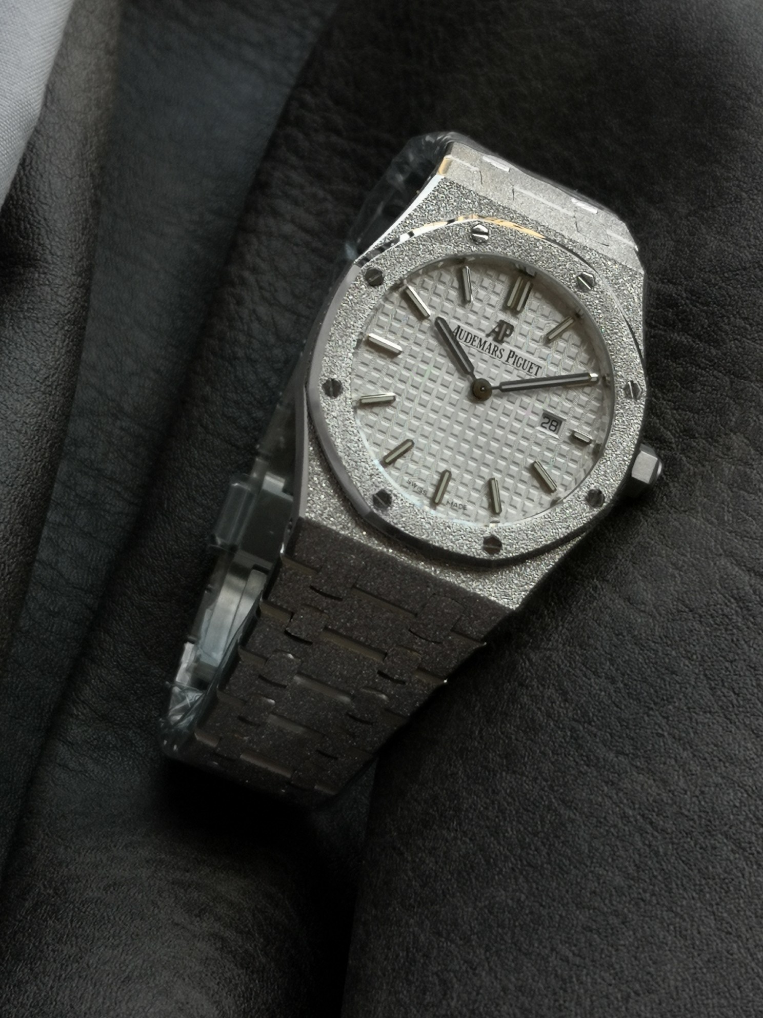 Audemars Piguet Omf Piguetap :67653or.gg.1263or.01 Cal Quartzmovementsize:337