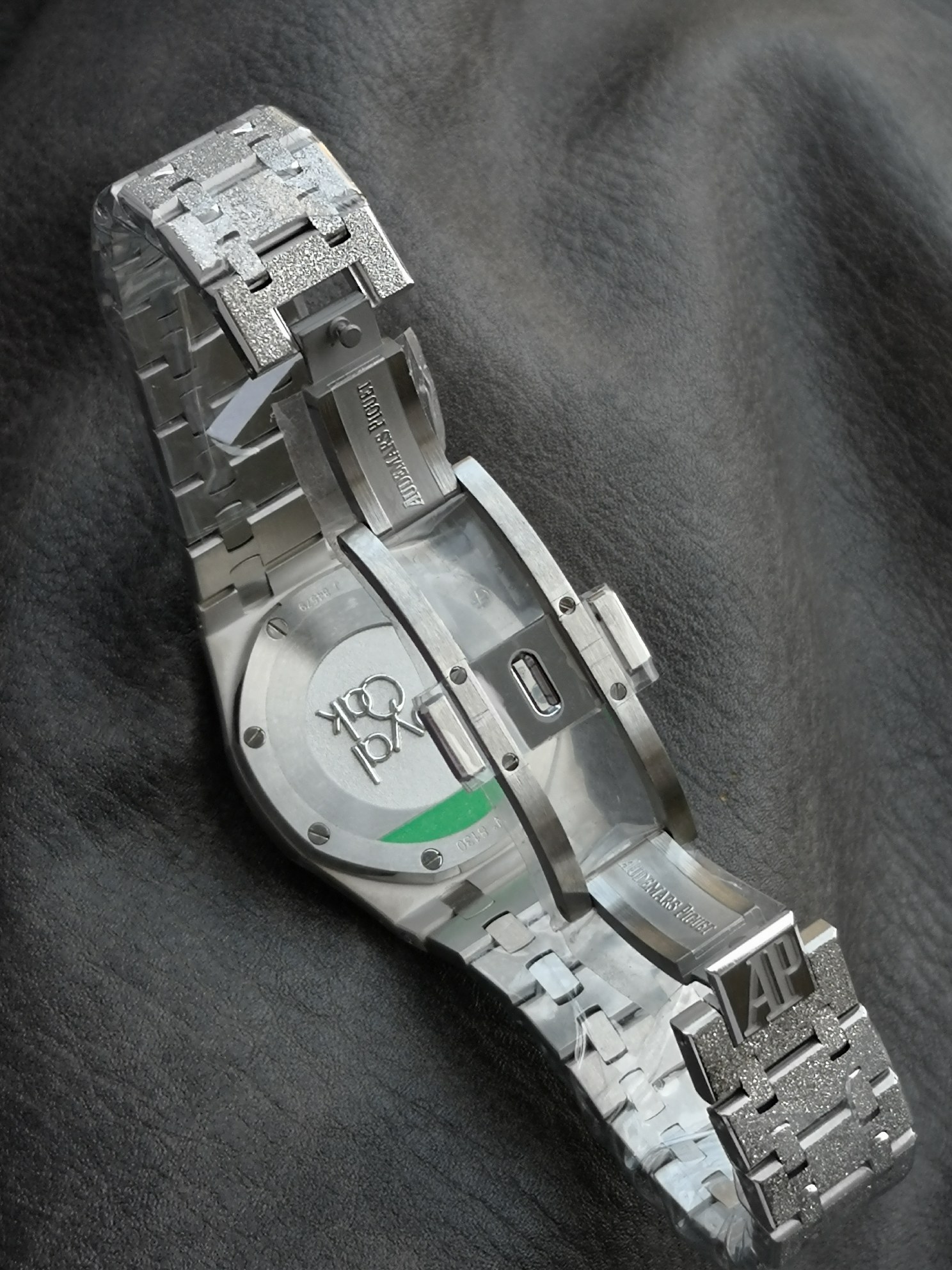 Audemars Piguet Omf Piguetap :67653or.gg.1263or.01 Cal Quartzmovementsize:337