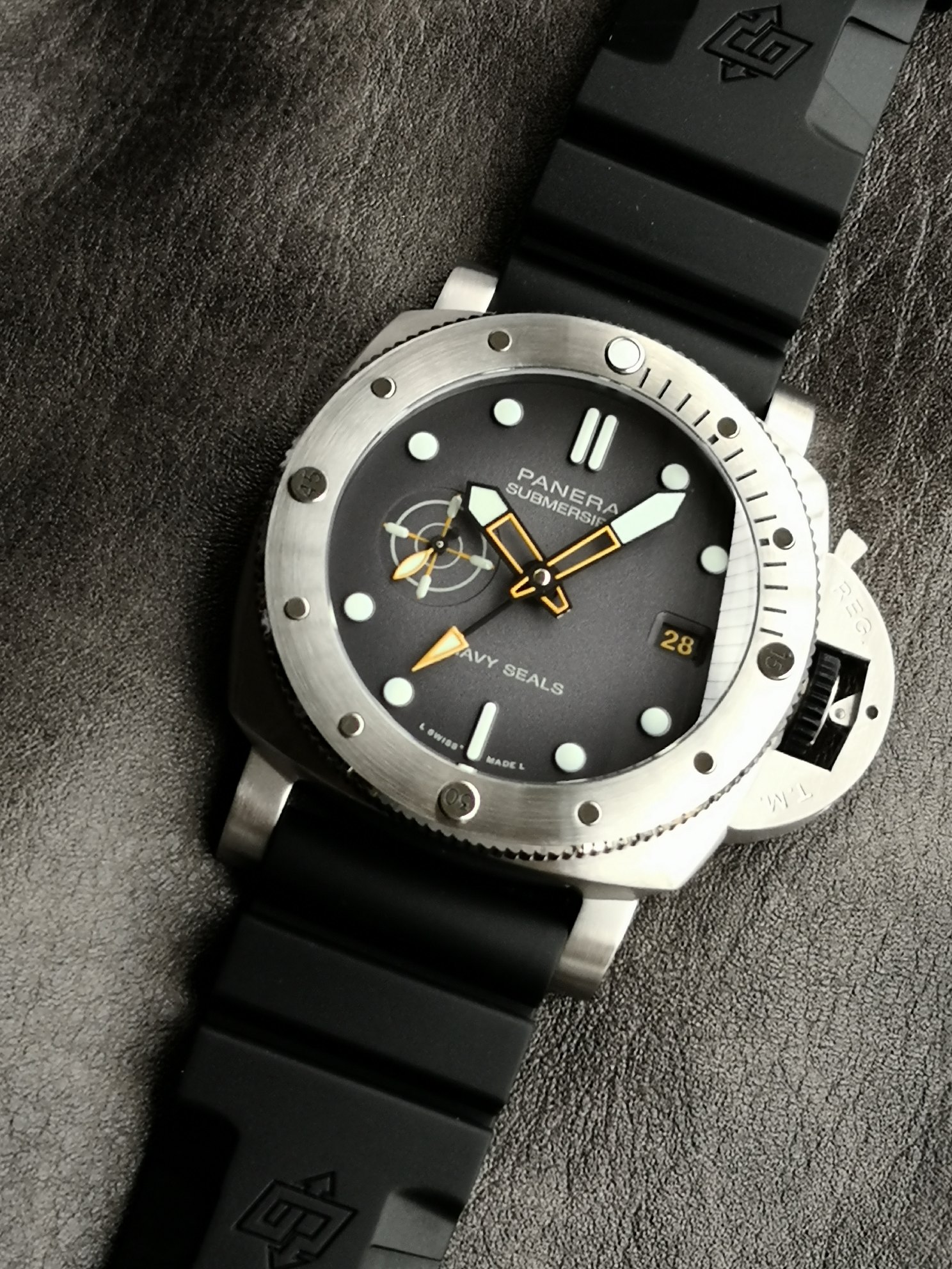 Panerai Sb Pam01323 Watch Case Strap, Dial, Cal.p.9000 Mechanicalmovement,44