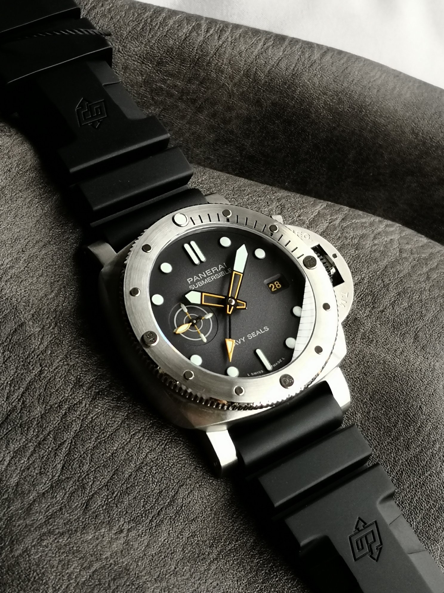 Panerai Sb Pam01323 Watch Case Strap, Dial, Cal.p.9000 Mechanicalmovement,44