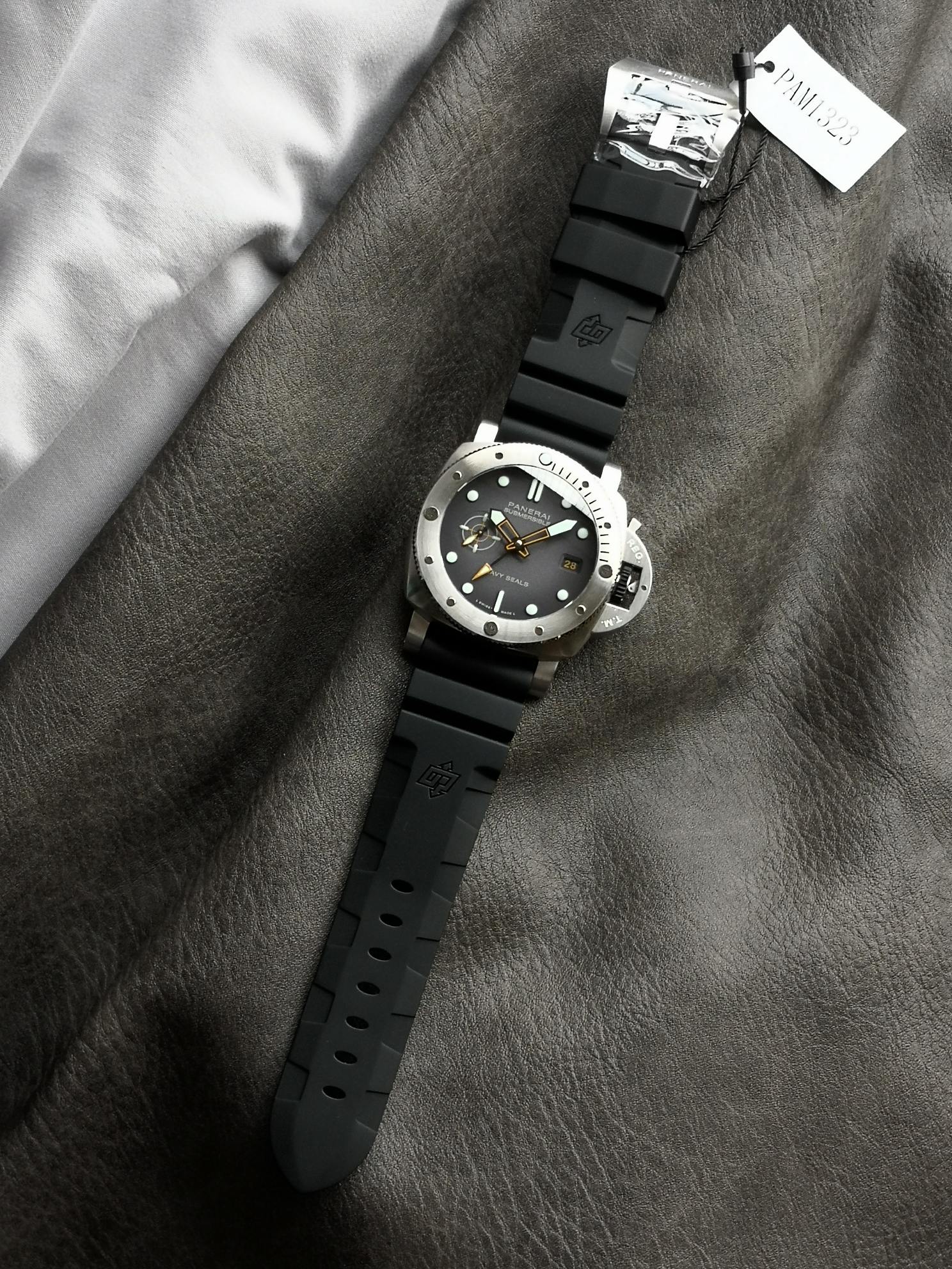 Panerai Sb Pam01323 Watch Case Strap, Dial, Cal.p.9000 Mechanicalmovement,44