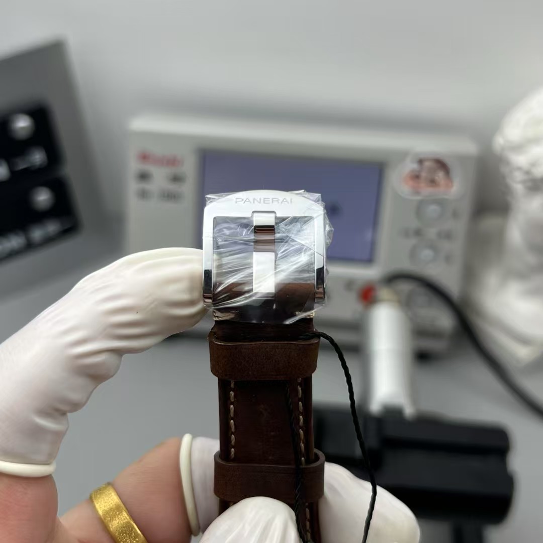 Panerai Vs Panerai/pam1046/42 mm P.900