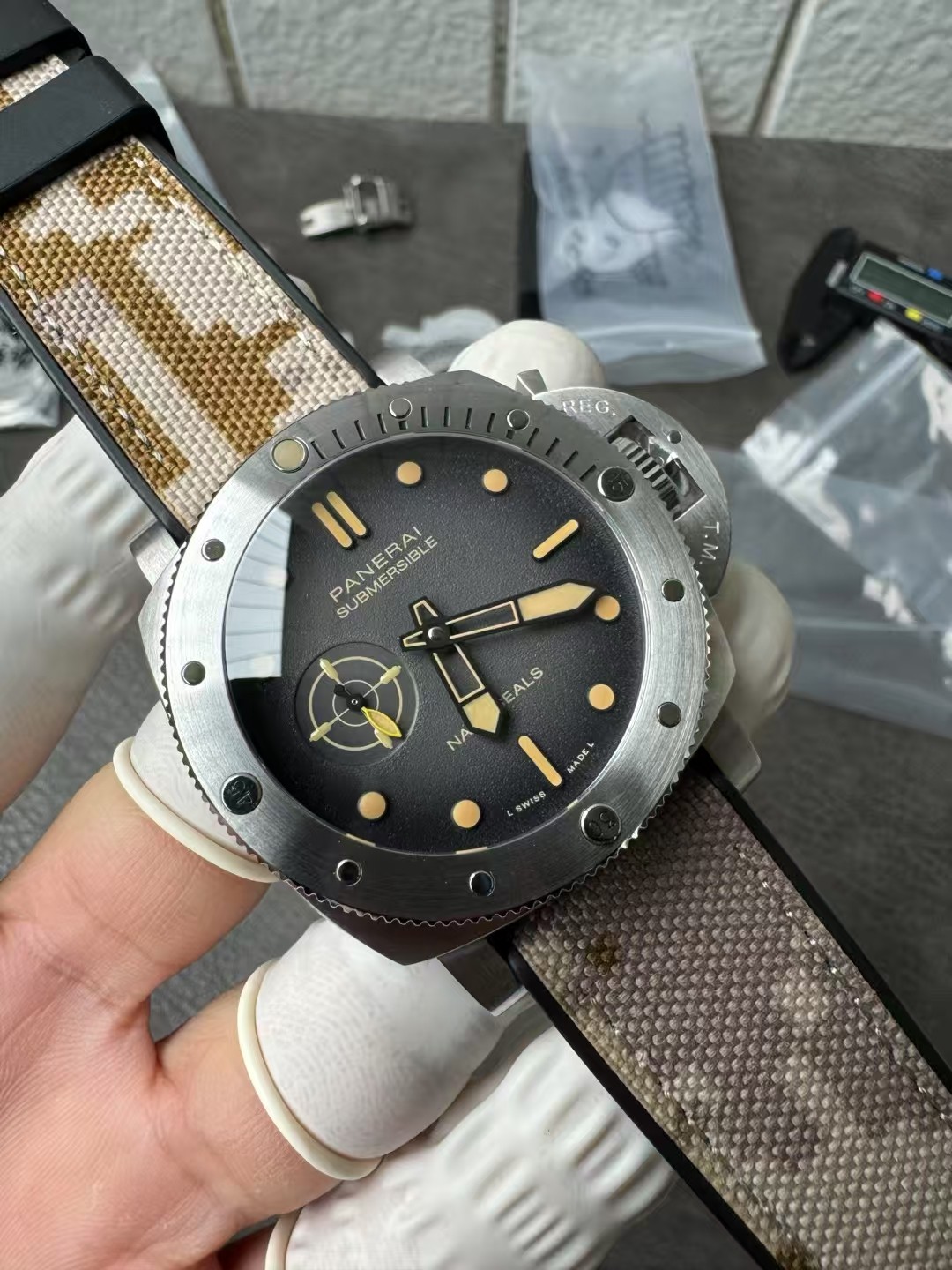 Panerai Vs Pam1518 44 mm Movement, Watch Dial, Strap