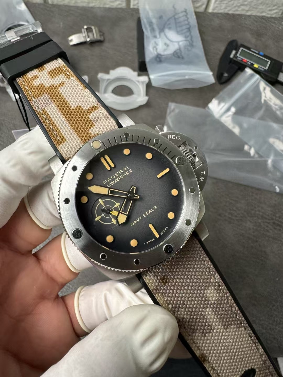 Panerai Vs Pam1518 44 mm Movement, Watch Dial, Strap