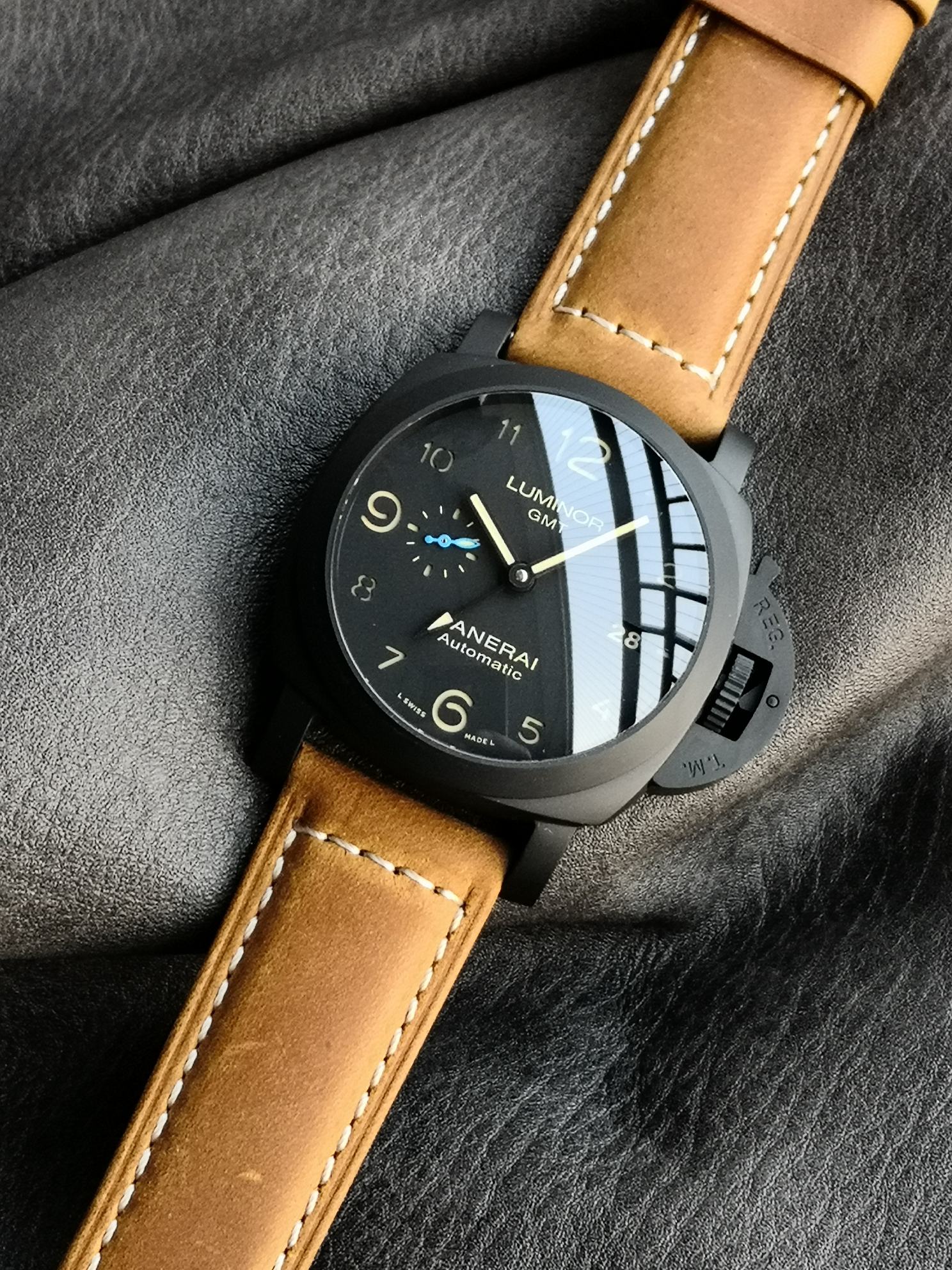 Panerai Vs :panerailuminor 1950 Pam01441 ,ceramicwatch Case, Watch Dial, Luminous .3 Date Display,9 9010 Mechanical,44