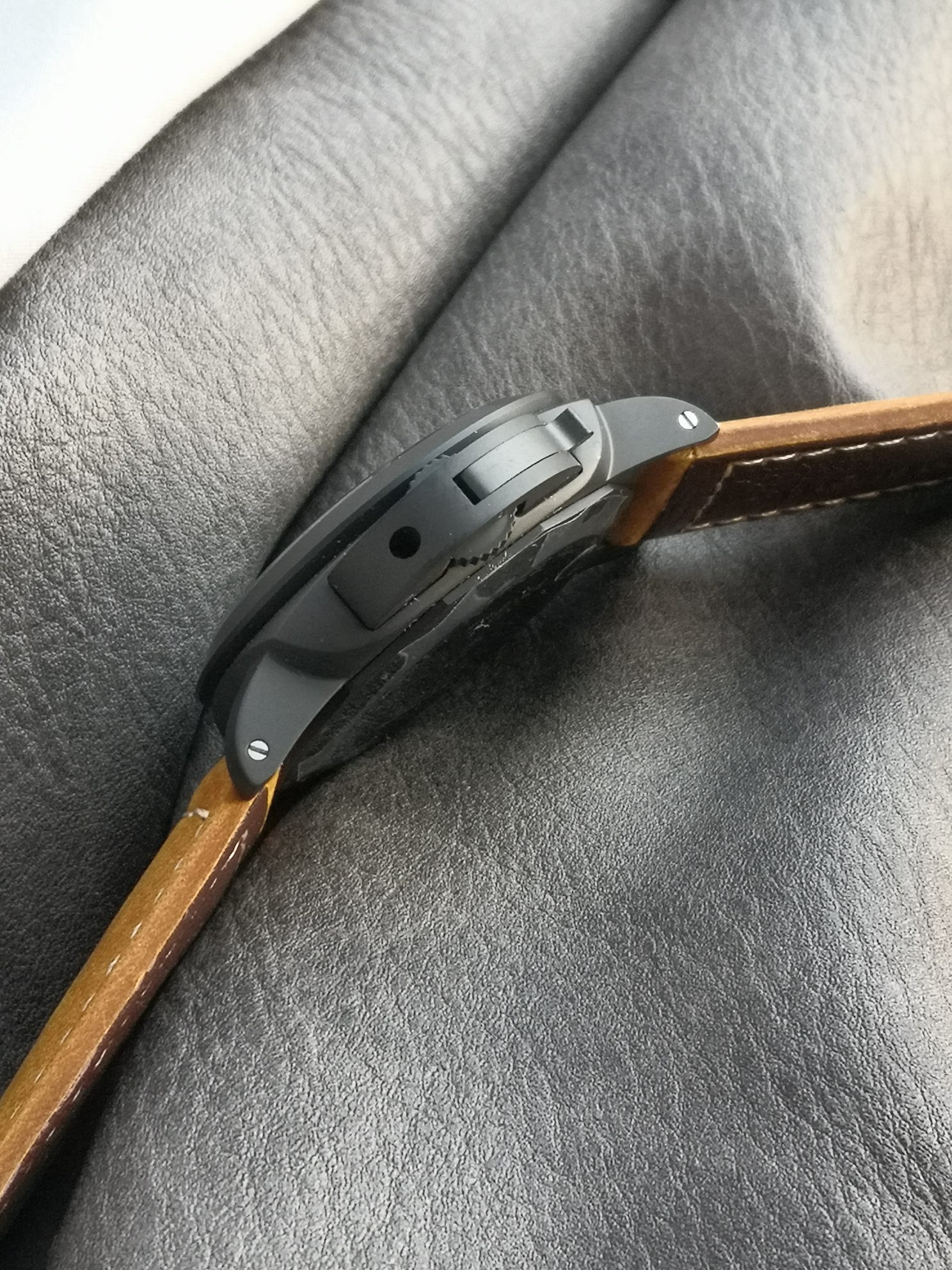 Panerai Vs :panerailuminor 1950 Pam01441 ,ceramicwatch Case, Watch Dial, Luminous .3 Date Display,9 9010 Mechanical,44