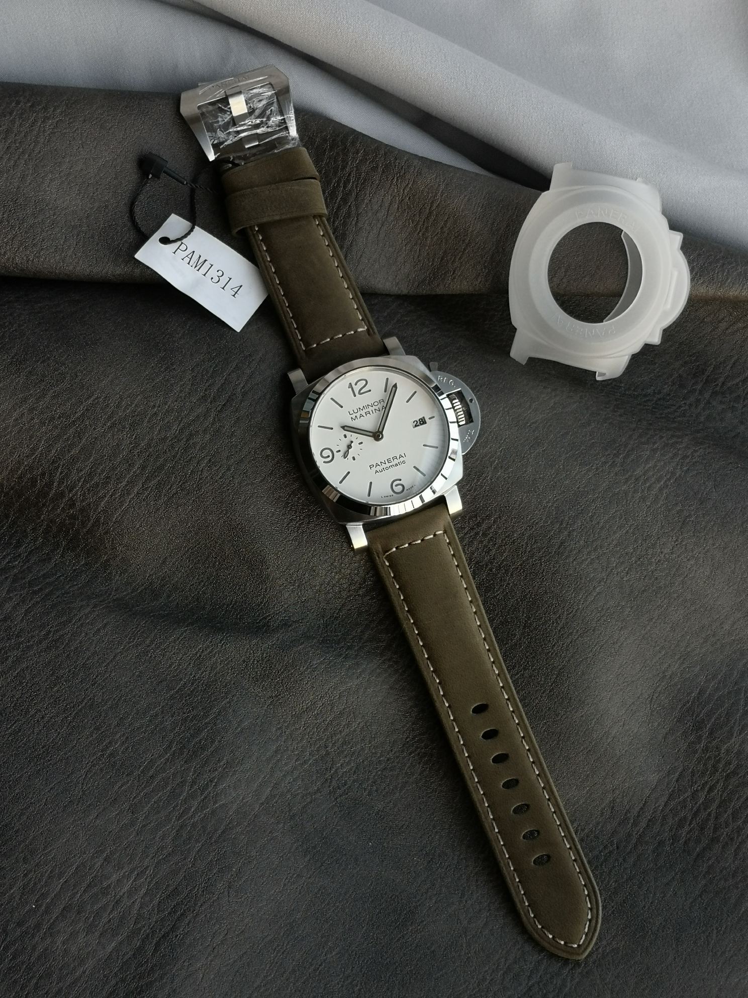 Panerai Vs Pam01314 Watch Case Scamosciato Strap, Dial, Luminous .3 Date Display,9 Cal.p.9010 Mechanicalmovement,44