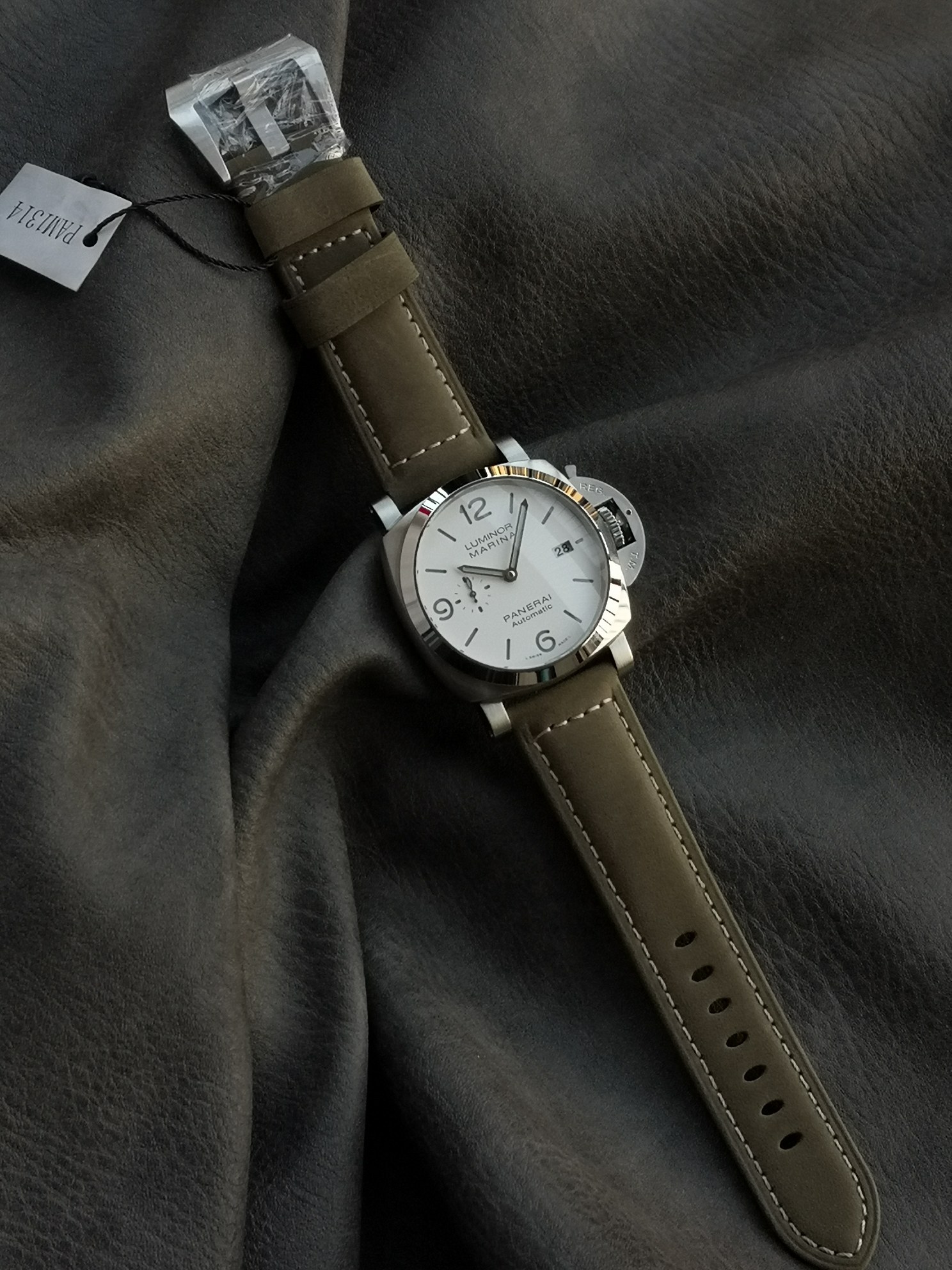 Panerai Vs Pam01314 Watch Case Scamosciato Strap, Dial, Luminous .3 Date Display,9 Cal.p.9010 Mechanicalmovement,44