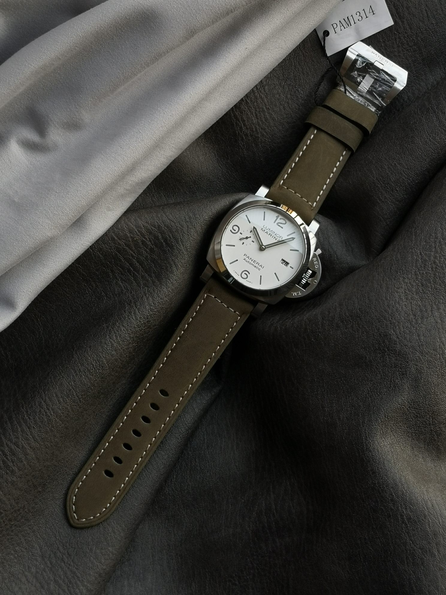 Panerai Vs Pam01314 Watch Case Scamosciato Strap, Dial, Luminous .3 Date Display,9 Cal.p.9010 Mechanicalmovement,44