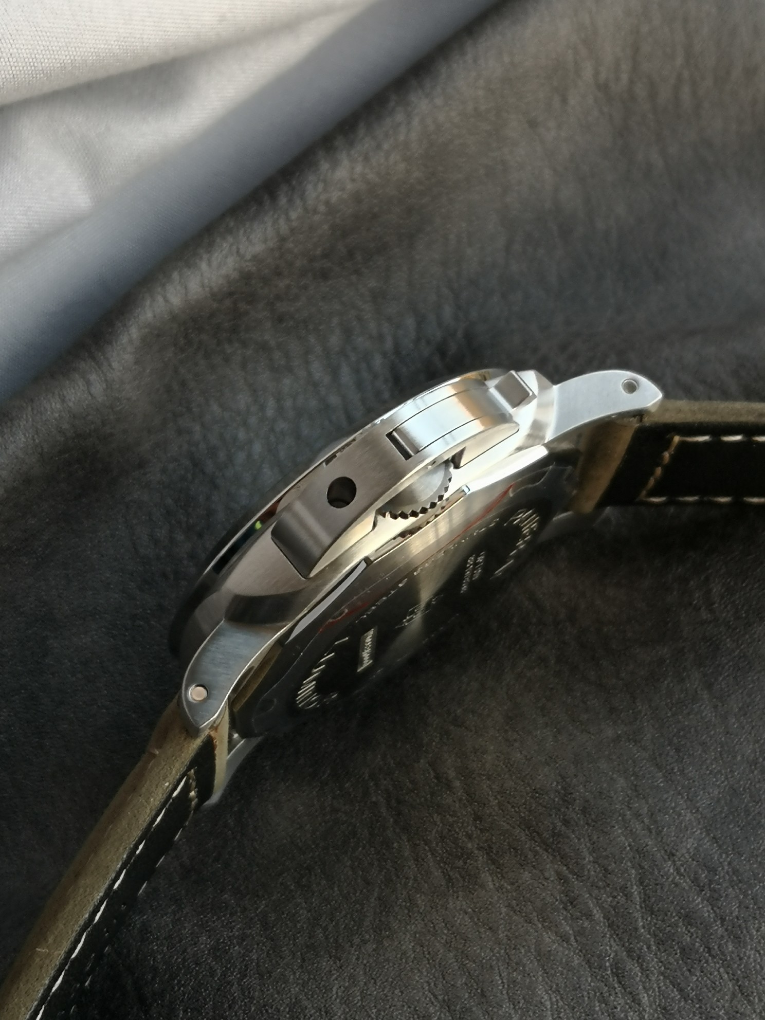 Panerai Vs Pam01314 Watch Case Scamosciato Strap, Dial, Luminous .3 Date Display,9 Cal.p.9010 Mechanicalmovement,44