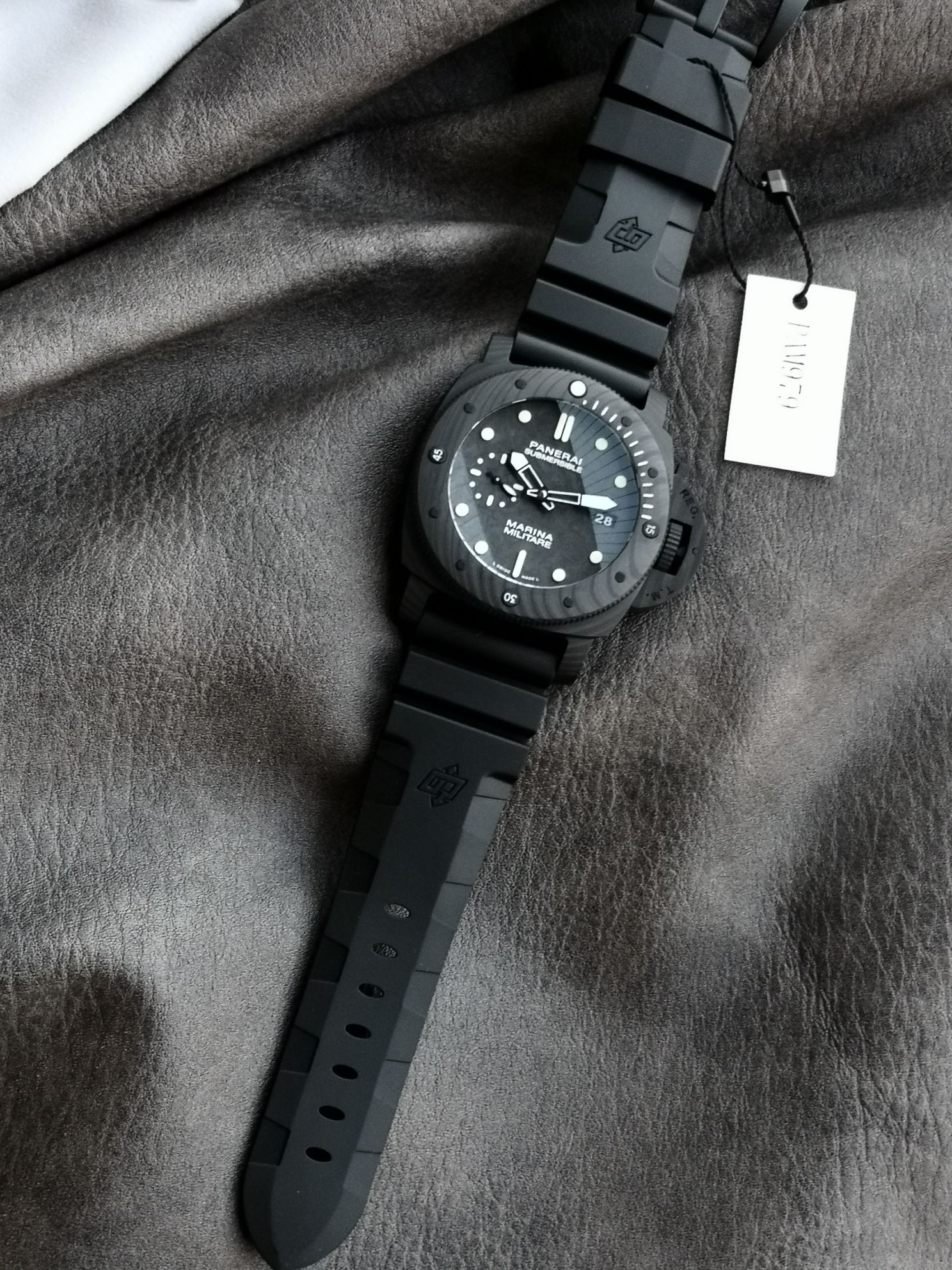 Panerai Vs Pam00979 ,carbotech Watch Case Strap, Luminous .3 Date Display,9 P.9010 Mechanical,47