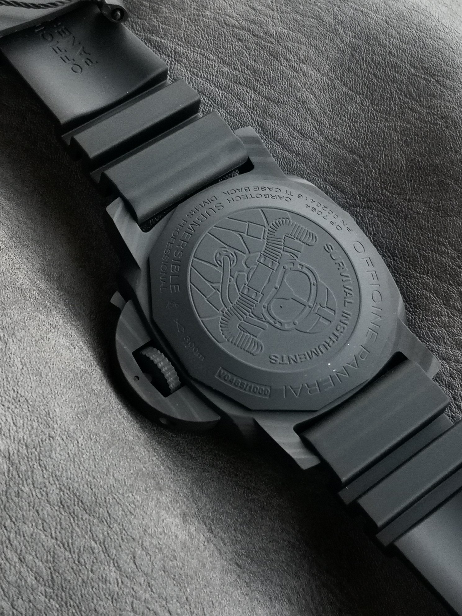 Panerai Vs Pam00979 ,carbotech Watch Case Strap, Luminous .3 Date Display,9 P.9010 Mechanical,47