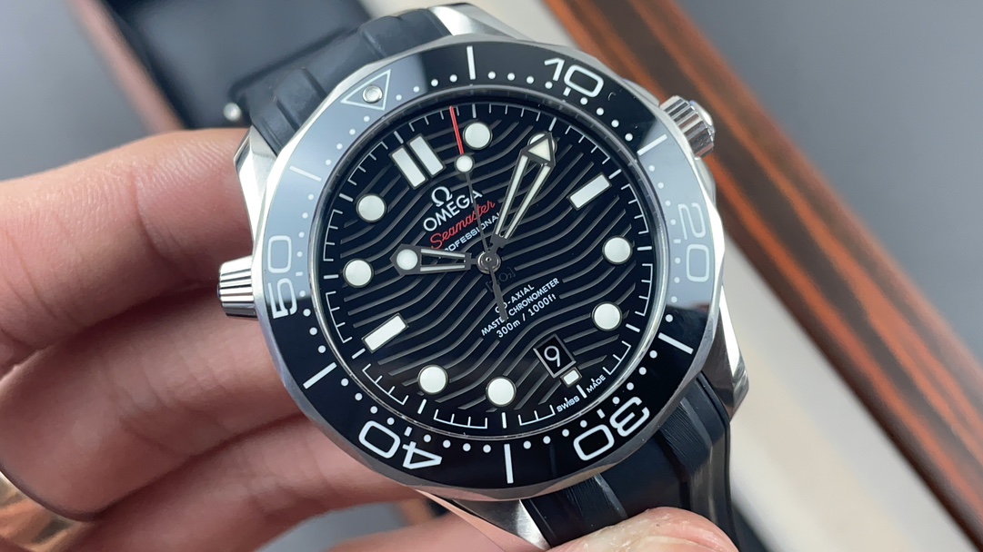 Omega Omegaω 300 42 mm 8800 movement Vs-- 1