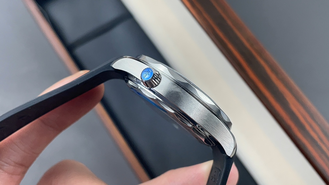 Omega Omegaω 300 42 mm 8800 movement Vs-- 1