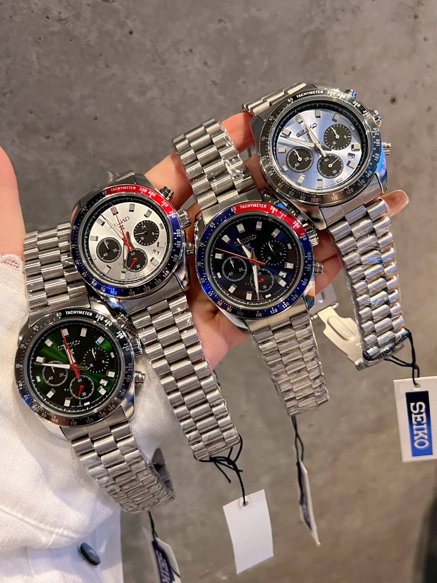 105 SEIKO Hardlex Crystal Powered by original 6-hand quartz movement.Diameter 40.6 mm Solid Case Back 316 Stainless Steel Case Rubber Strap with Butterfly Deployant Clasp Minimalist & Stylish Elegant Lifestyle!_9