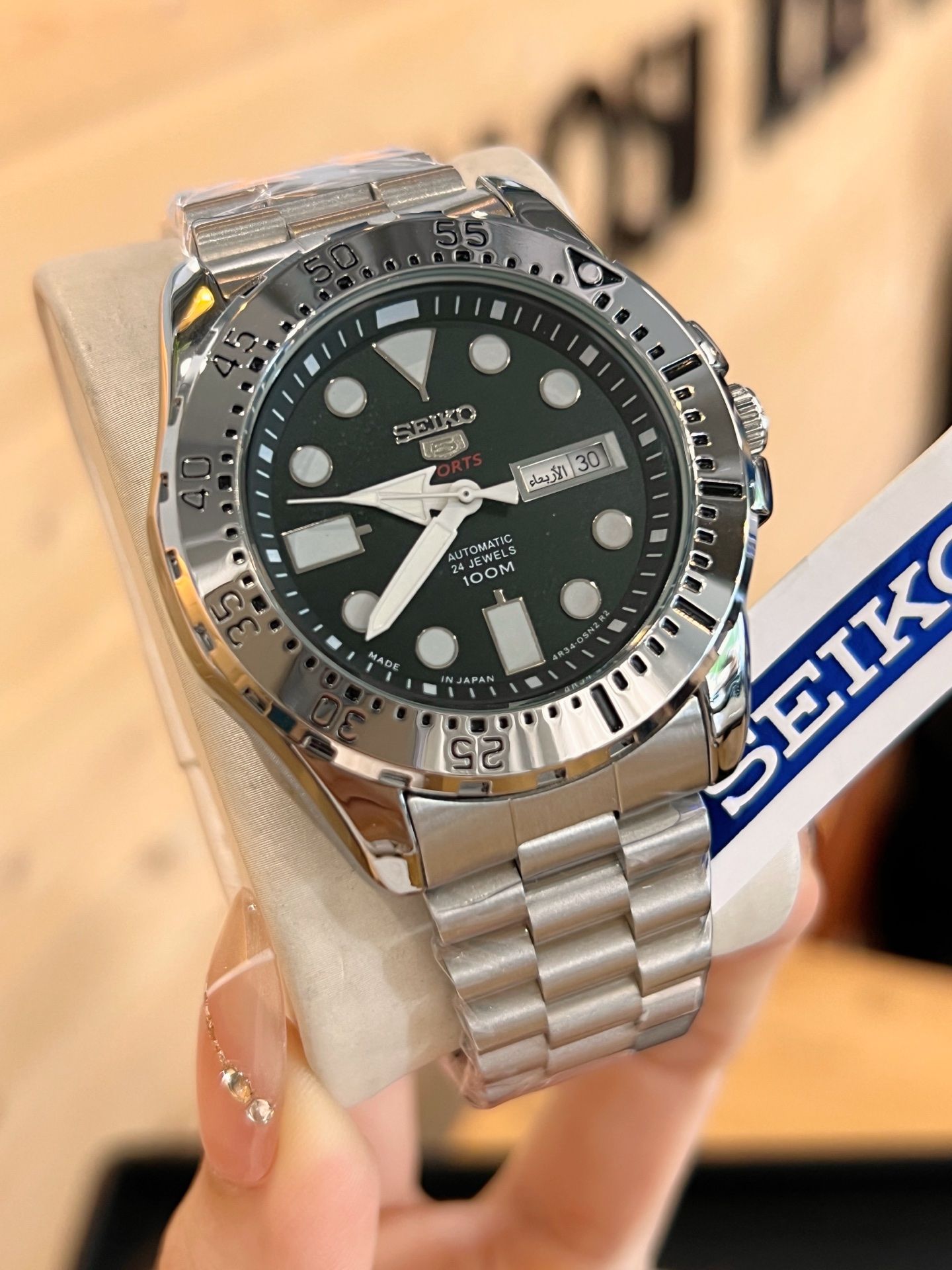 160 SEIKO Hardlex Crystal Powered by automatic mechanical movement.Diameter 40.6 mm Exhibition Case Back 316 Stainless Steel Case Original Buckle Minimalist & Stylish Elegant Lifestyle!_4
