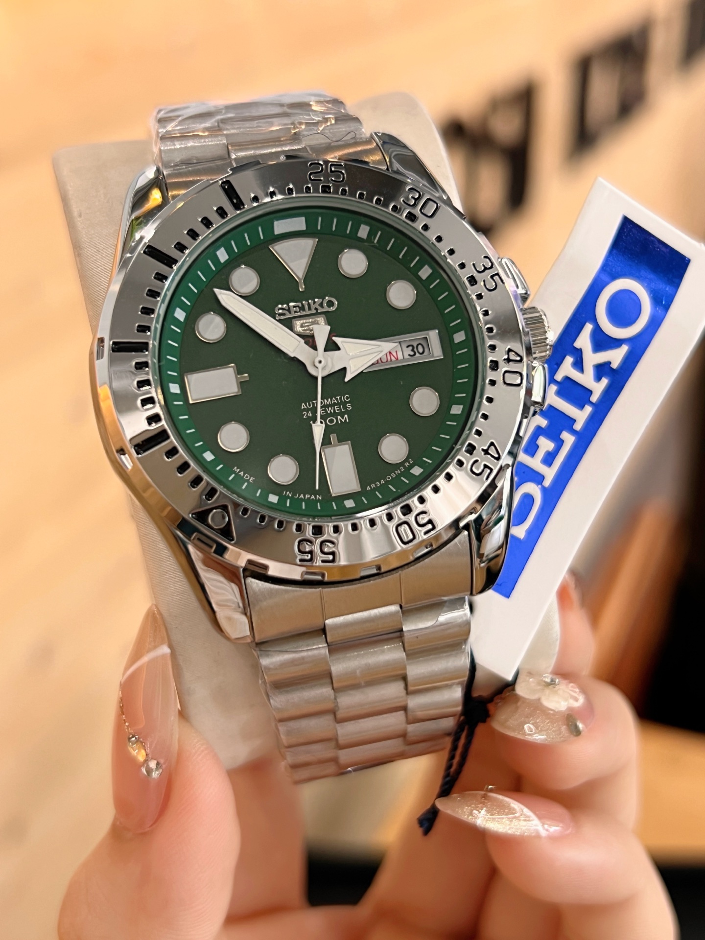 160 SEIKO Hardlex Crystal Powered by automatic mechanical movement.Diameter 40.6 mm Exhibition Case Back 316 Stainless Steel Case Original Buckle Minimalist & Stylish Elegant Lifestyle!_4