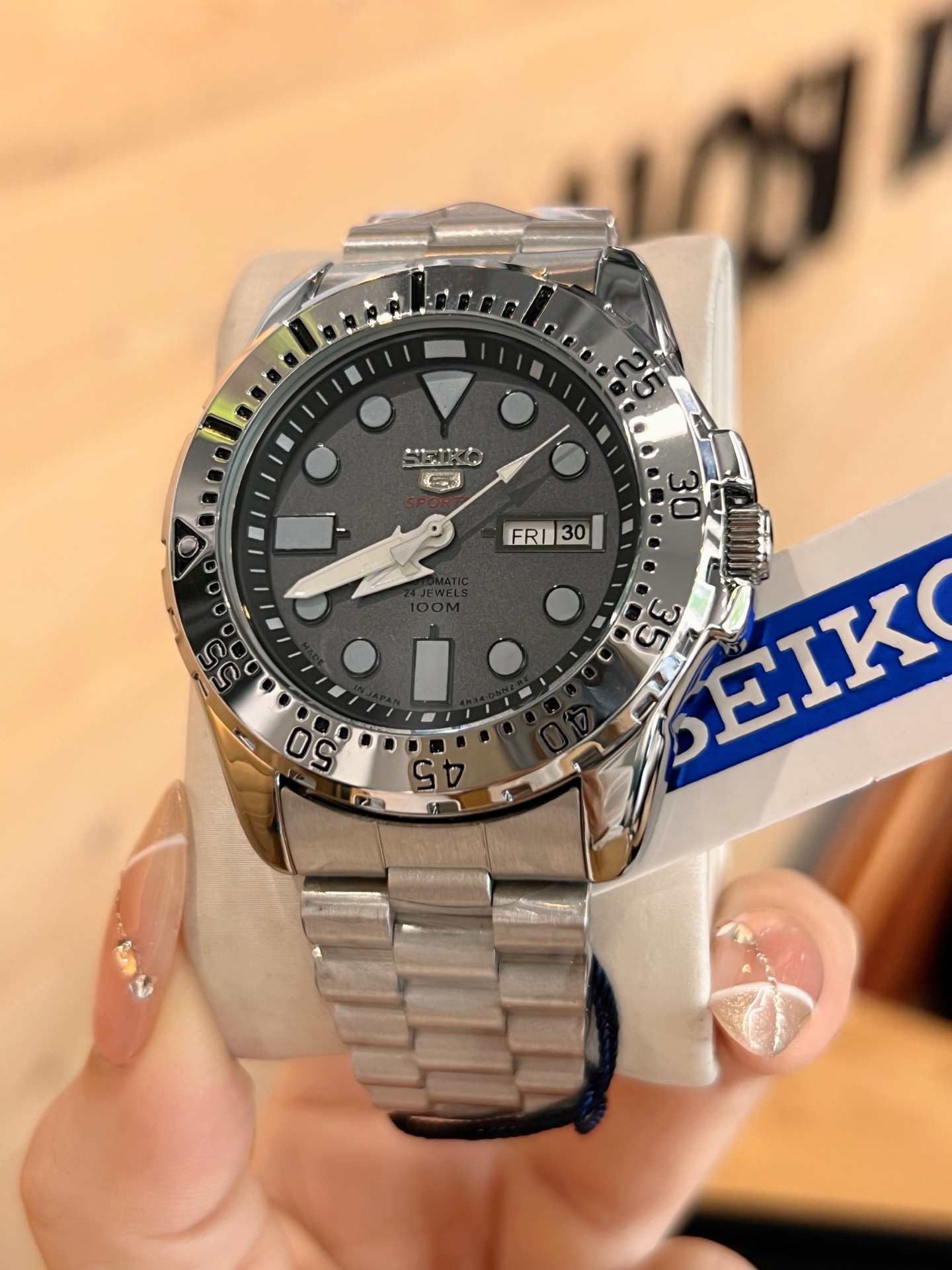 160 SEIKO Hardlex Crystal Powered by automatic mechanical movement.Diameter 40.6 mm Exhibition Case Back 316 Stainless Steel Case Original Buckle Minimalist & Stylish Elegant Lifestyle!_4
