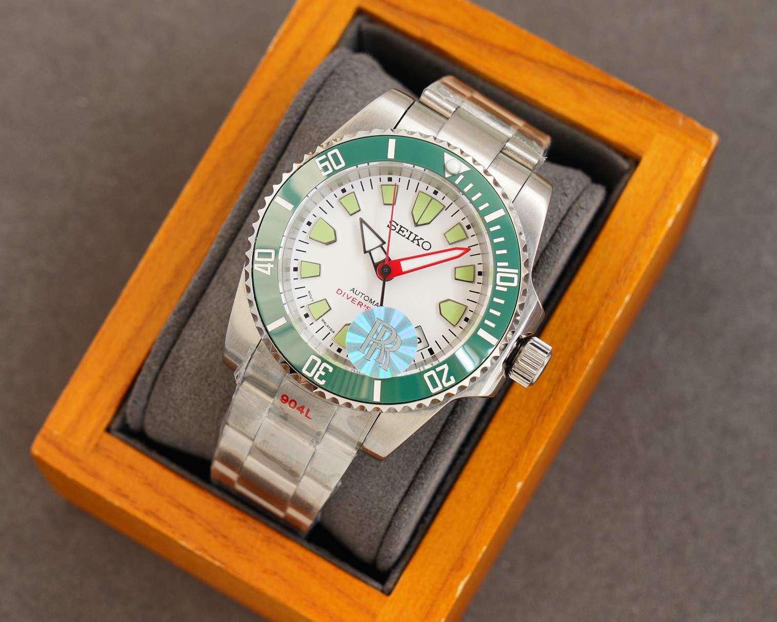 550 R Factory Edition SEIKO Latest Men's Watch Super Luminous Powered by NH35 Automatic Mechanical Movement Modern Dial Design 316L Stainless Steel Case Ceramic Bezel Sapphire Crystal With 316L Stainless Steel Bracelet Business Casual Style Elegant & Refi