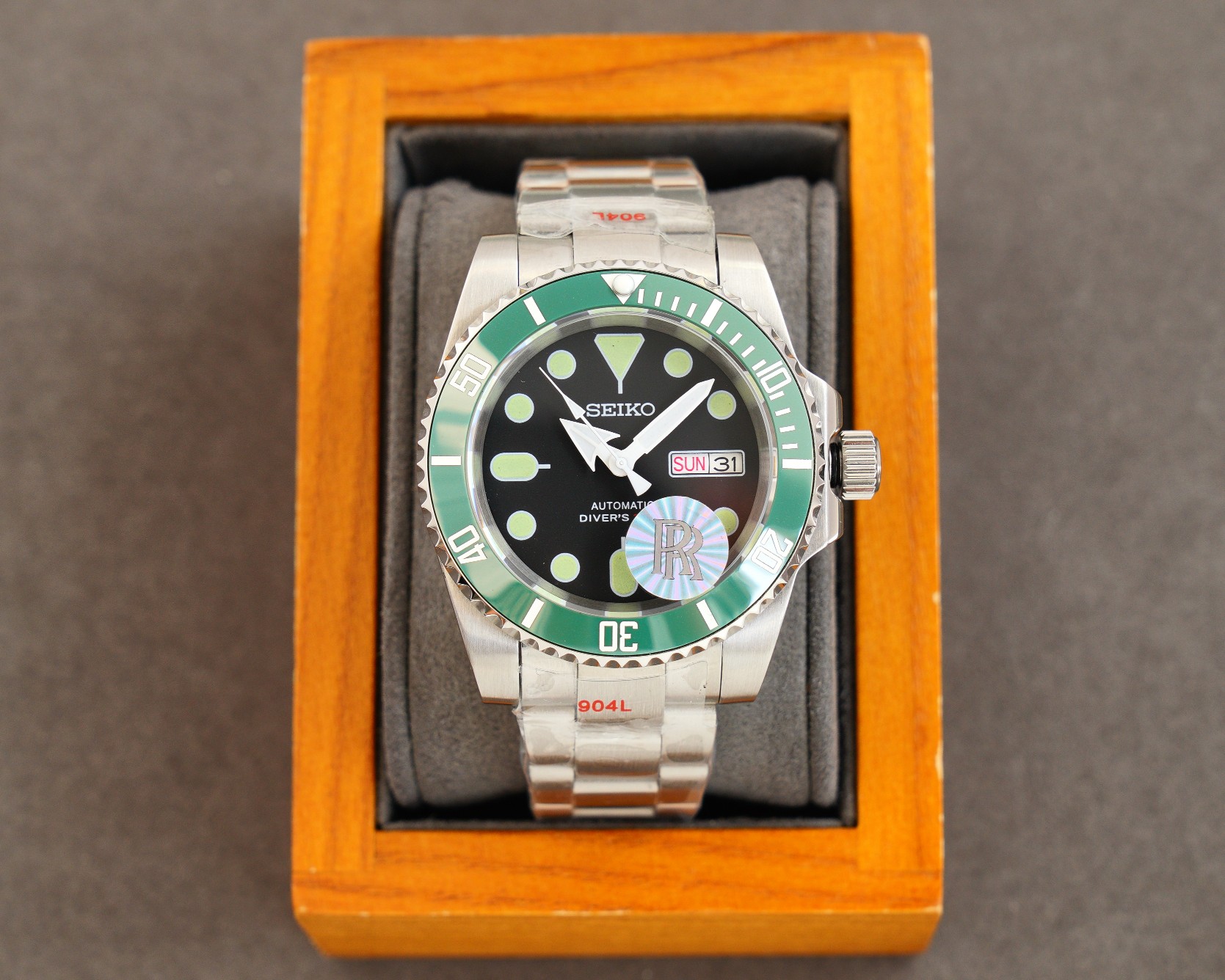 550 R Factory Edition SEIKO Latest Men's Watch Super Luminous Powered by NH35 Automatic Mechanical Movement Modern Dial Design 316L Stainless Steel Case Ceramic Bezel Sapphire Crystal With 316L Stainless Steel Bracelet Business Casual Style Elegant & Refi