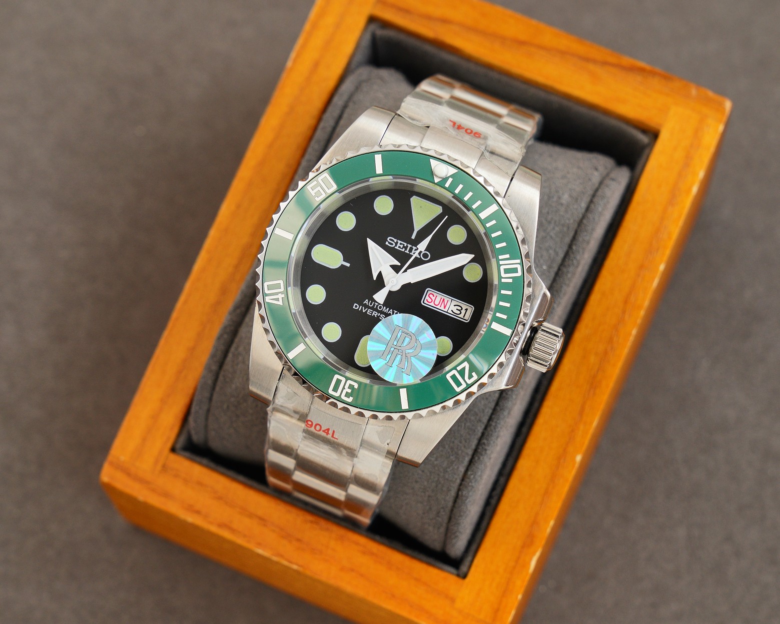 550 R Factory Edition SEIKO Latest Men's Watch Super Luminous Powered by NH35 Automatic Mechanical Movement Modern Dial Design 316L Stainless Steel Case Ceramic Bezel Sapphire Crystal With 316L Stainless Steel Bracelet Business Casual Style Elegant & Refi