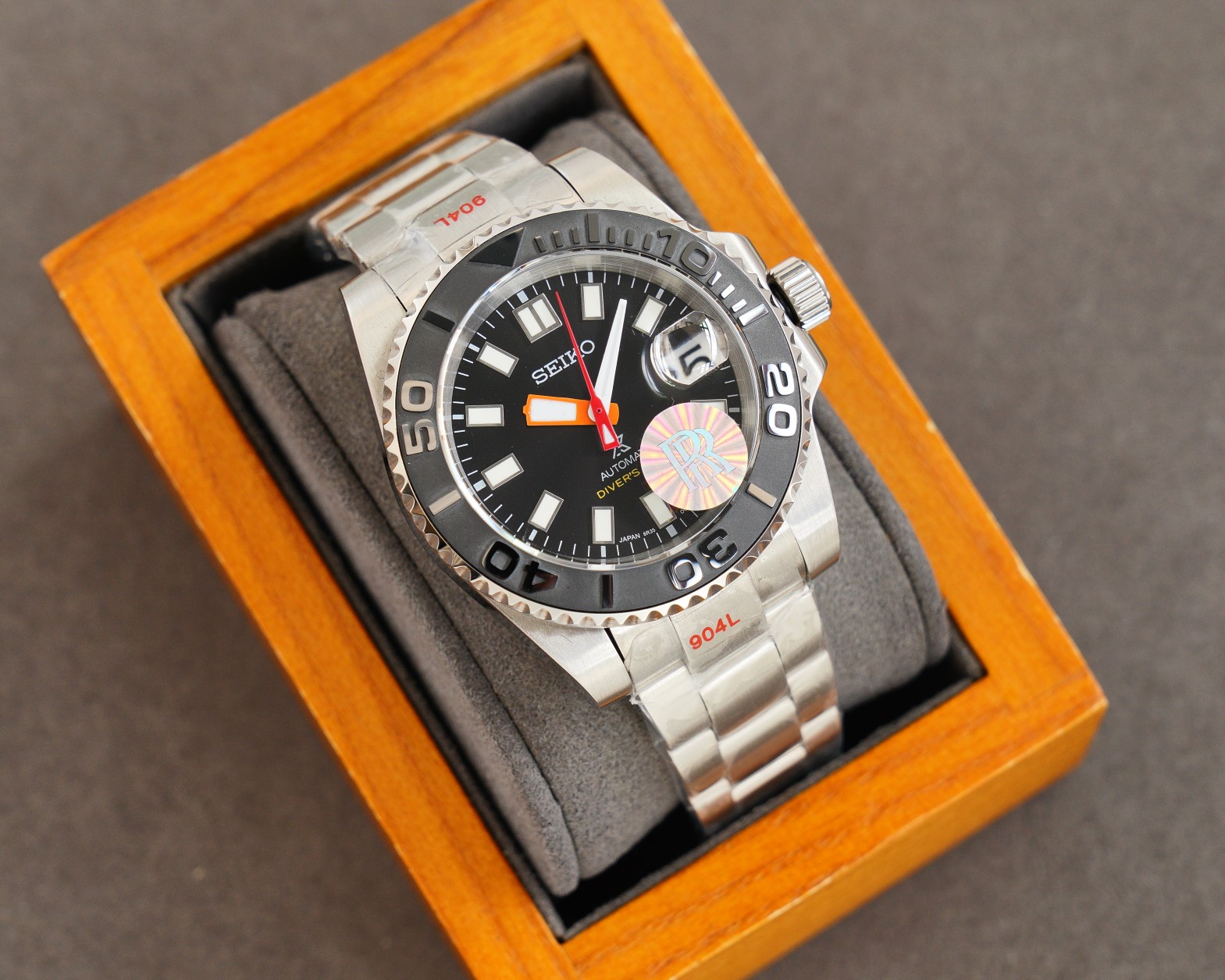 550 R Factory Edition SEIKO Latest Men's Watch Super Luminous Powered by NH35 Automatic Mechanical Movement Modern Dial Design 316L Stainless Steel Case Ceramic Bezel Sapphire Crystal With 316L Stainless Steel Bracelet Business Casual Style Elegant & Refi