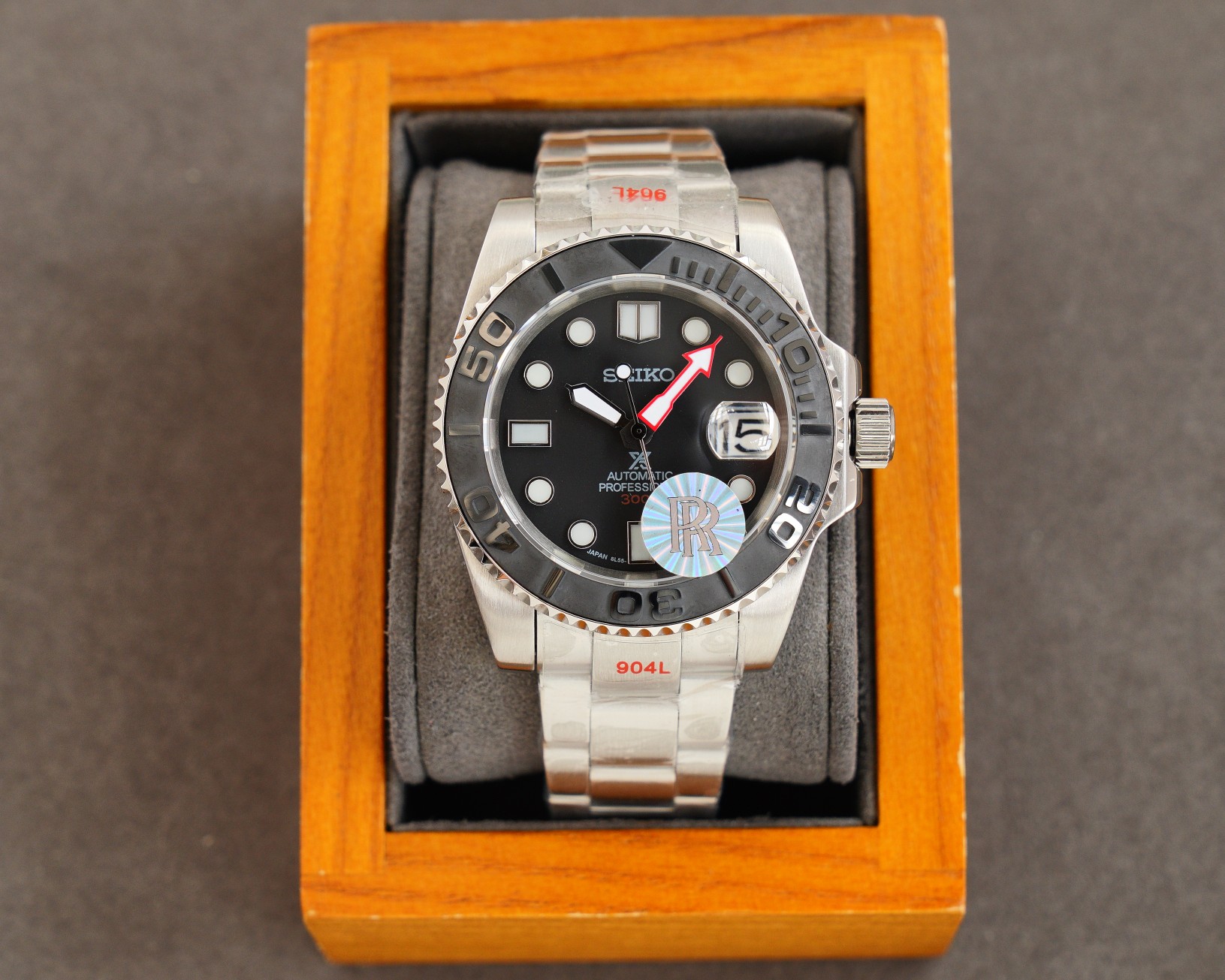 550 R Factory Edition SEIKO Latest Men's Watch Super Luminous Powered by NH35 Automatic Mechanical Movement Modern Dial Design 316L Stainless Steel Case Ceramic Bezel Sapphire Crystal With 316L Stainless Steel Bracelet Business Casual Style Elegant & Refi